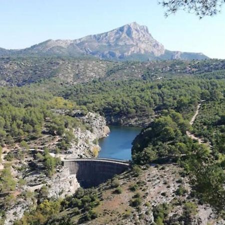 Maison + Piscine A 10 Min D'Aix En Pce ميرويْ المظهر الخارجي الصورة